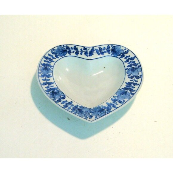 Blue and White Pottery Cat and Heart Shaped Dish - Picture 2 of 5